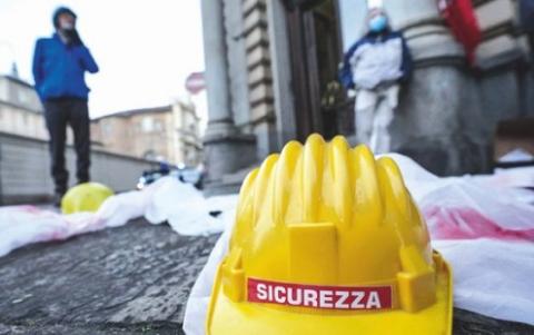 Cinque incidenti sul lavoro in poche ore: un morto e 4 feriti. La vittima è 68enne: precipitato in un cantiere edile