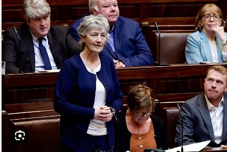 Con Catherine Connolly l’Irlanda pacifista sfida l’Europa del riarmo