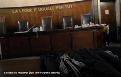 Un governo allergico al controllo