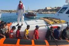 Migranti: cinque sbarchi in poche ore a Lampedusa