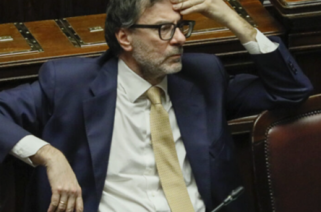 Manovra, ok della commissione Bilancio del Senato tra le proteste delle opposizioni. Nuovo dietrofront sul condono edilizio di FdI